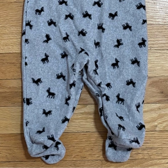 🌟3/$15🌟 Carter’s Newborn Fleece Onesie Moose Pattern - Picture 5 of 7
